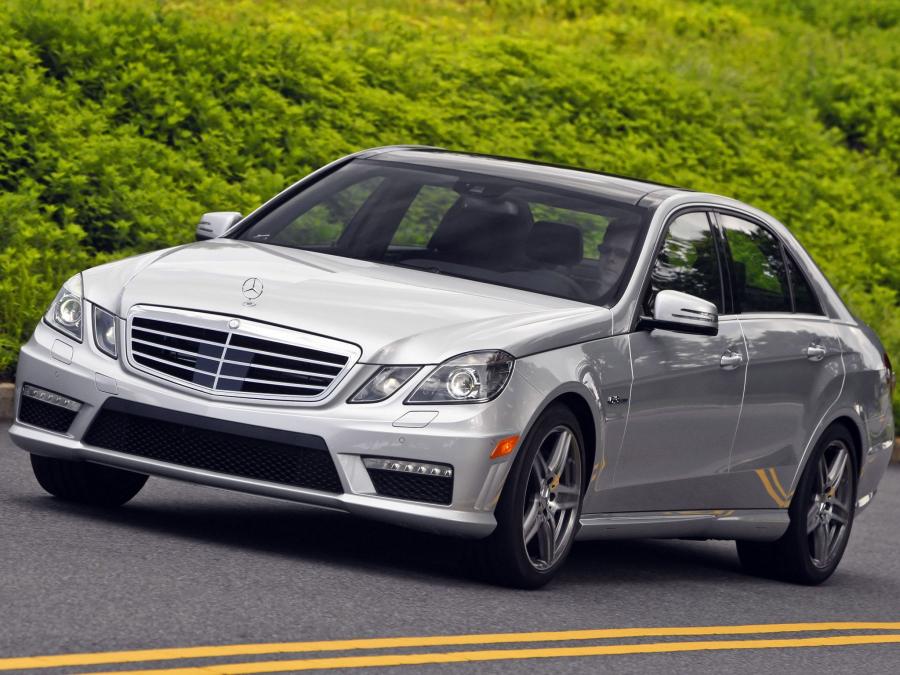  Mercedes-Benz E63 AMG 2009 года  (US) (фото 4 из 11)